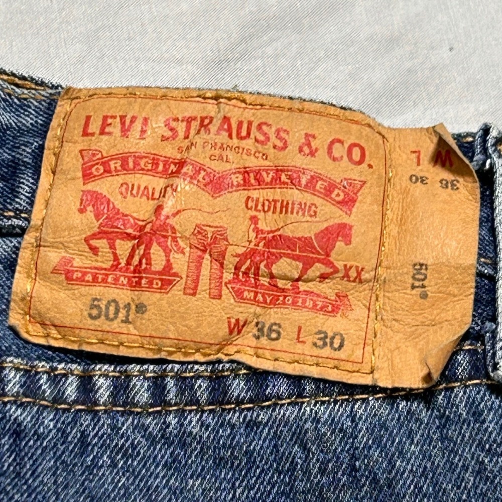 Levi Strauss 501 Mens 36x30 Button Fly Jeans Blue Denim Straight Leg - Picture 8 of 11